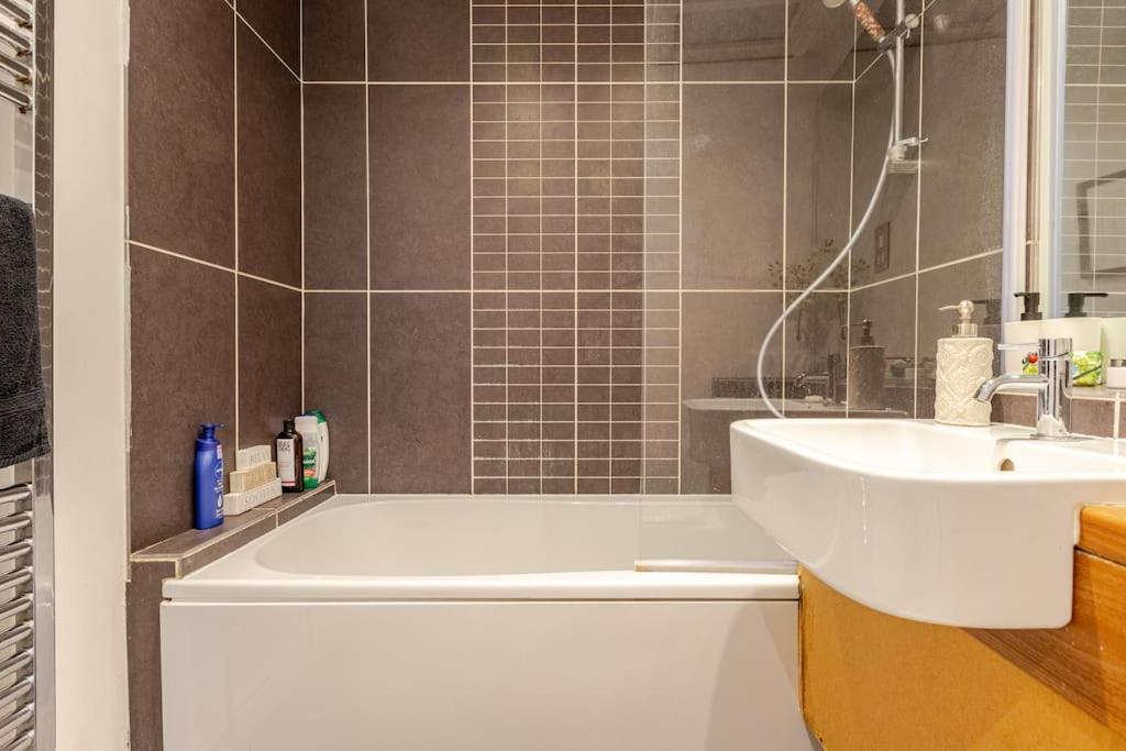 2 Bedroom Flat In St Johns Wood London Bagian luar foto